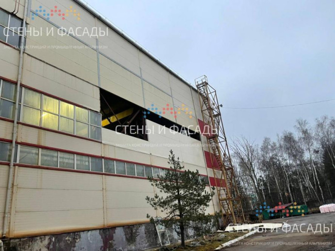 Появление трещин и сколов на сэндвич-панелях требует незамедлительного ремонта