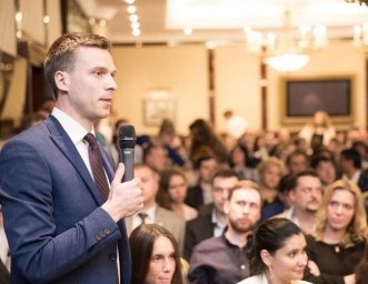 Книга которая учит не искать ответы а задавать правильные вопросы себе