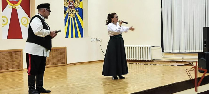 Суховы и "Звёздный десант" поздравили защитников Отечества в Чкаловске